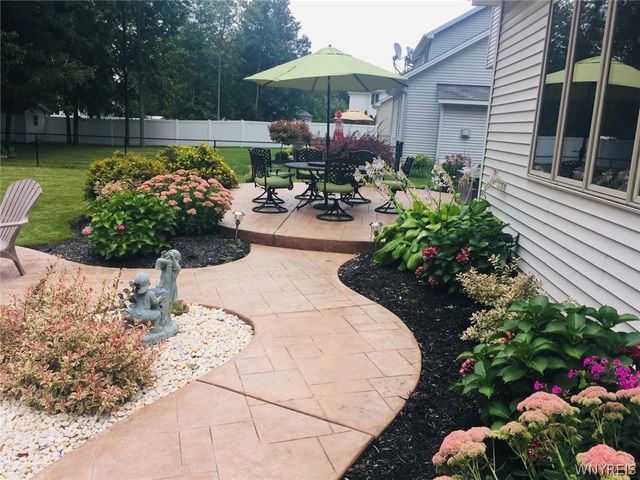 111 Autumn Creek Court, Amherst, NY 14051