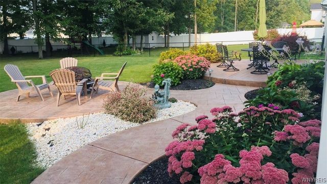 111 Autumn Creek Court, Amherst, NY 14051