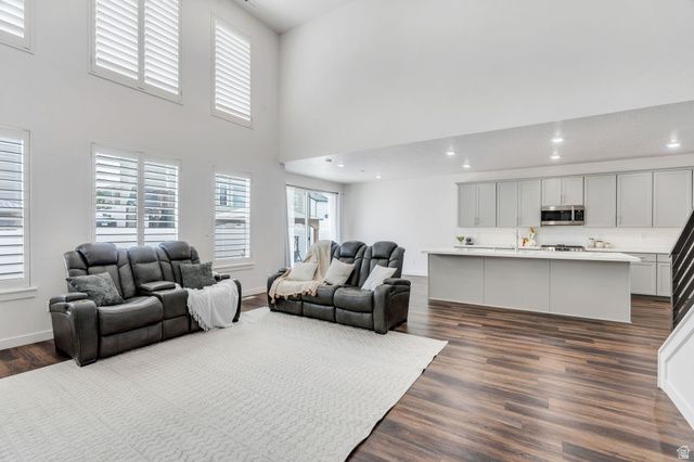 213 W PRICKLY PEAR DR, Saratoga Springs, UT 84045