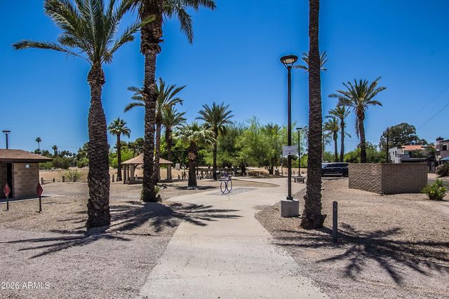 7755 E Thomas Road Unit 18, Scottsdale, AZ 85251