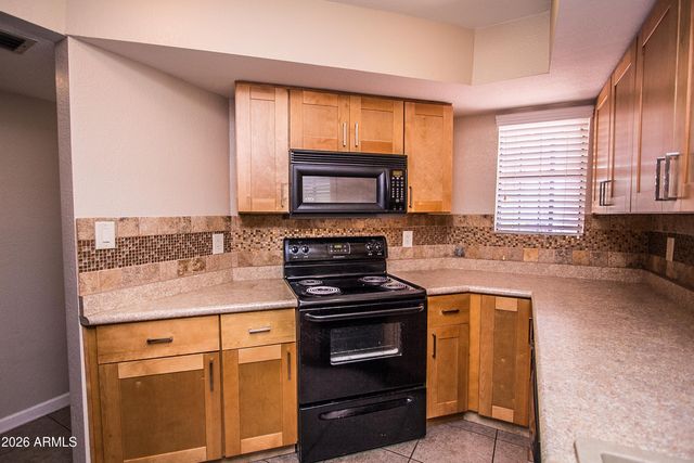 7755 E Thomas Road Unit 18, Scottsdale, AZ 85251