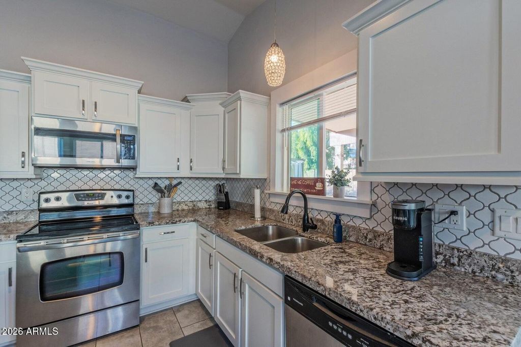 23658 N 36TH Drive, Glendale, AZ 85310 — photo 4