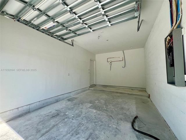 6820 NW 6th Ct, Miami, FL 33150