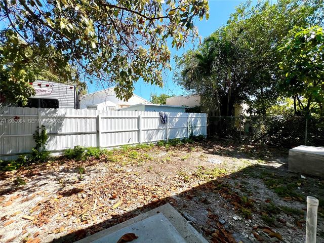 6820 NW 6th Ct, Miami, FL 33150