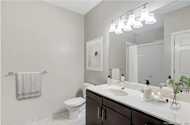 110a Towne Street 221, Stamford, CT 06904