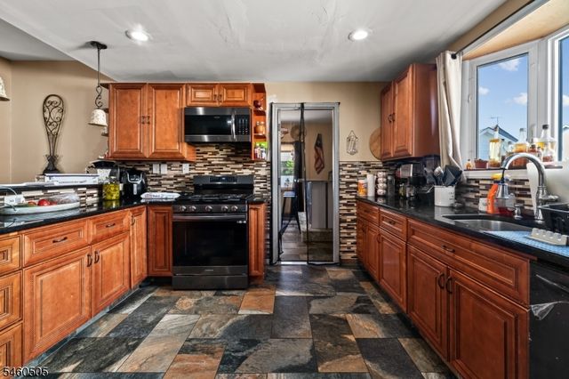 39 Richmond Ave, Paterson City, NJ 07502