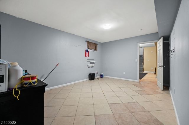 39 Richmond Ave, Paterson City, NJ 07502