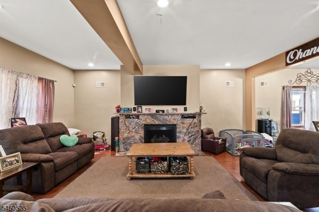 39 Richmond Ave, Paterson City, NJ 07502