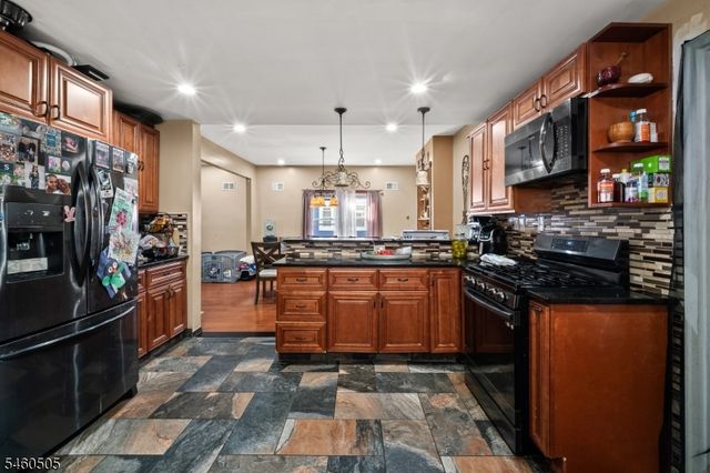 39 Richmond Ave, Paterson City, NJ 07502