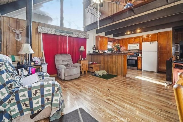 724 Arosa, Crestline, CA 92325