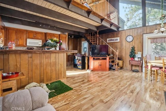 724 Arosa, Crestline, CA 92325