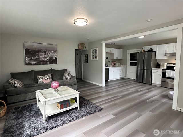 859 NW New York Avenue, Chehalis, WA 98532