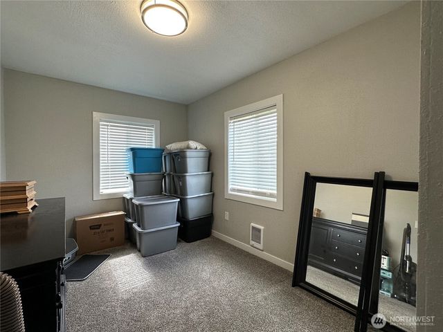 859 NW New York Avenue, Chehalis, WA 98532