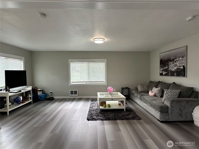 859 NW New York Avenue, Chehalis, WA 98532