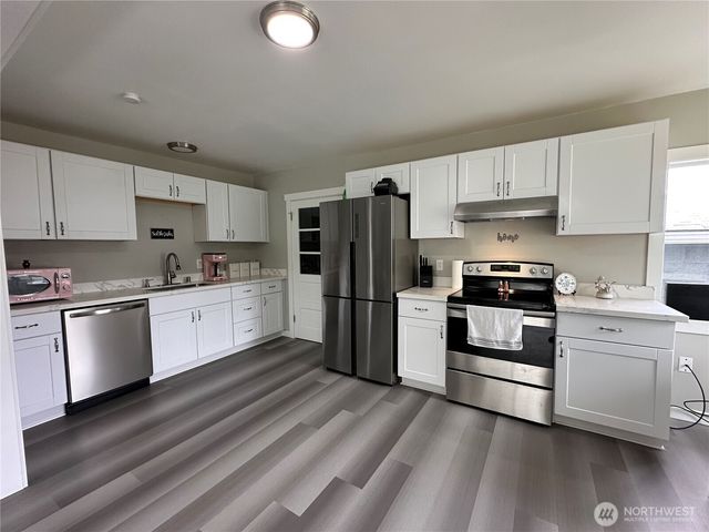 859 NW New York Avenue, Chehalis, WA 98532