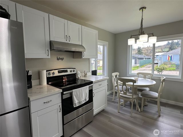 859 NW New York Avenue, Chehalis, WA 98532