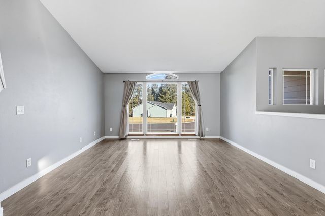 2908 E Clover Park Ave, Mead, WA 99021