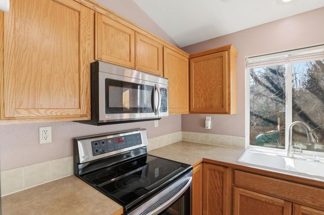 2908 E Clover Park Ave, Mead, WA 99021