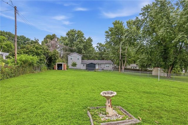 1209 SW Eugene Street, Blue Springs, MO 64015