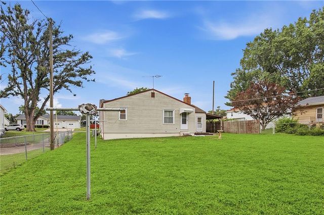 1209 SW Eugene Street, Blue Springs, MO 64015