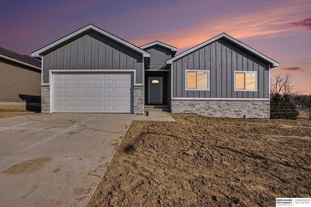 7706 S 33 Avenue, Bellevue, NE 68147