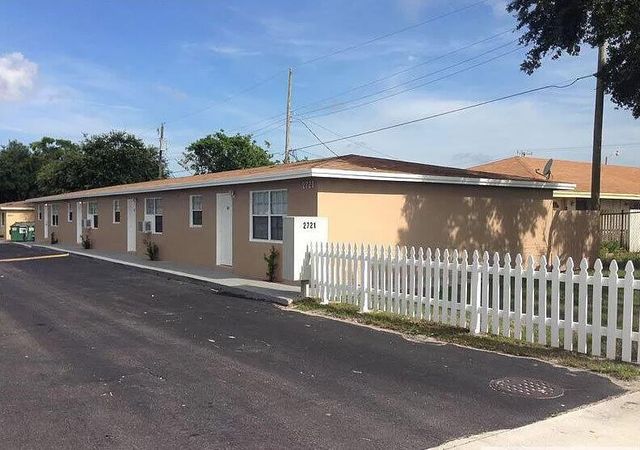 2721 Avenue Avenue S A1, Riviera Beach, FL 33404