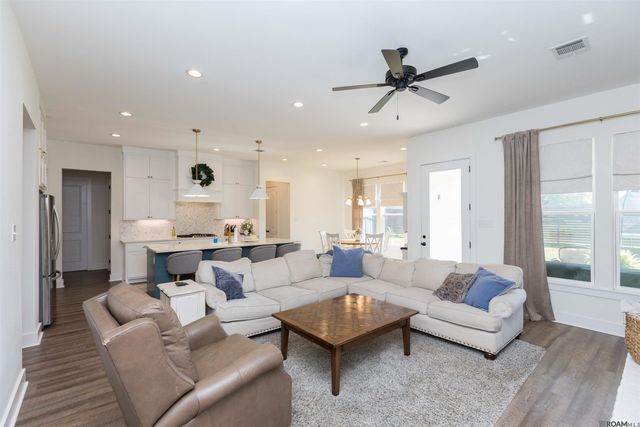 10045 Clarks Ferry, Baton Rouge, LA 70817