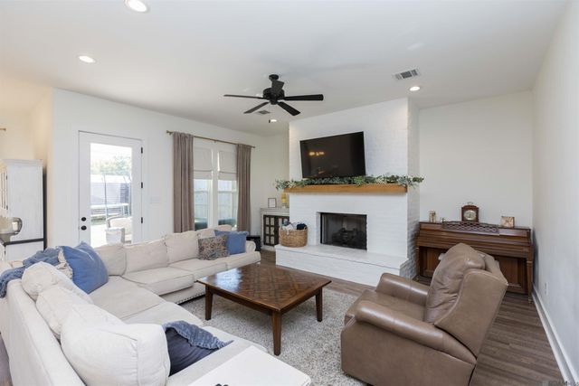 10045 Clarks Ferry, Baton Rouge, LA 70817