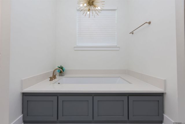 10045 Clarks Ferry, Baton Rouge, LA 70817