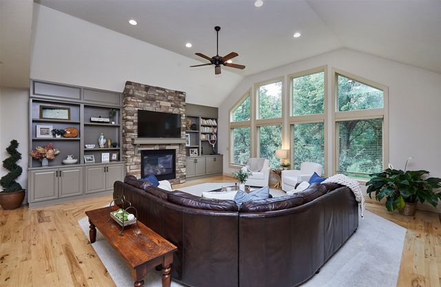 3704 Bluestem Road, Norwalk, IA 50211