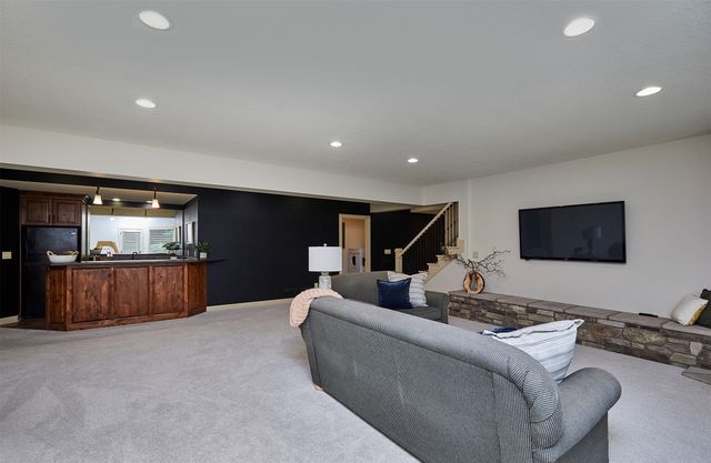 3704 Bluestem Road, Norwalk, IA 50211