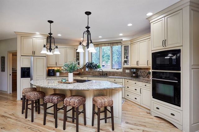3704 Bluestem Road, Norwalk, IA 50211