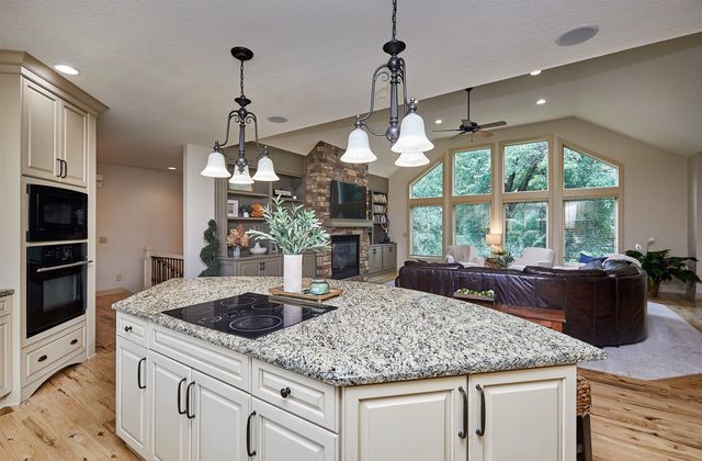 3704 Bluestem Road, Norwalk, IA 50211