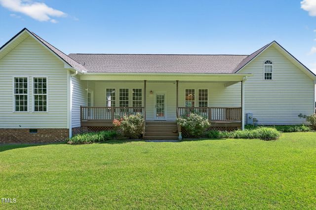 233 Meadow Hills Drive, Four Oaks, NC 27524