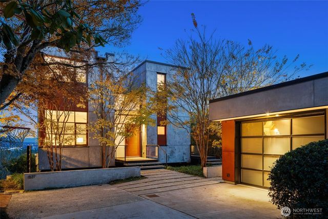 1527 E Howe Street, Seattle, WA 98112