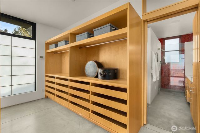 1527 E Howe Street, Seattle, WA 98112