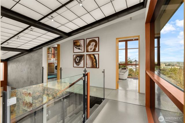 1527 E Howe Street, Seattle, WA 98112