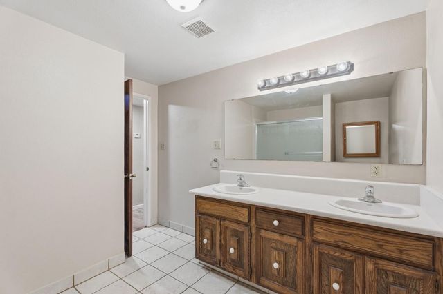10365 E Bullard Avenue, Clovis, CA 93619