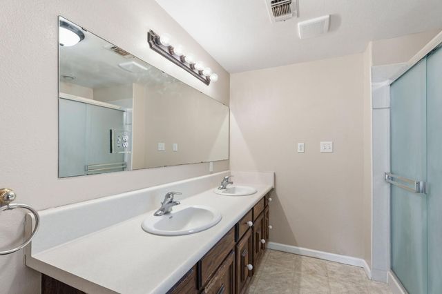 10365 E Bullard Avenue, Clovis, CA 93619