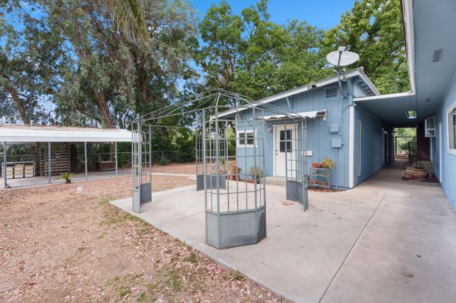 10365 E Bullard Avenue, Clovis, CA 93619