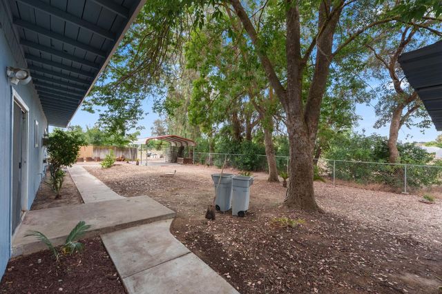 10365 E Bullard Avenue, Clovis, CA 93619