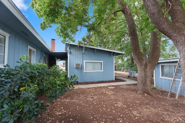 10365 E Bullard Avenue, Clovis, CA 93619