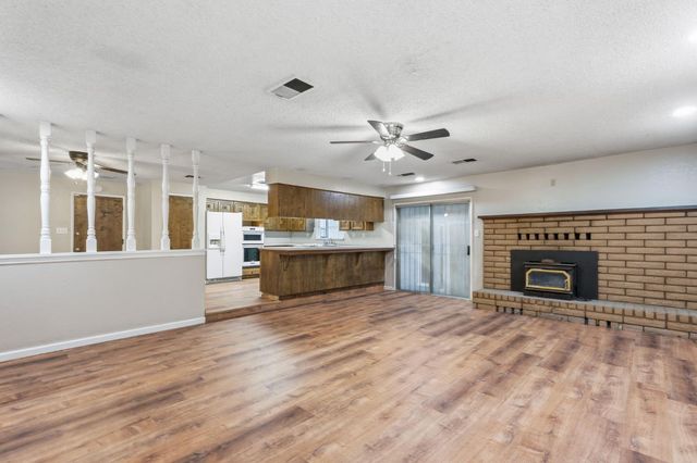 10365 E Bullard Avenue, Clovis, CA 93619