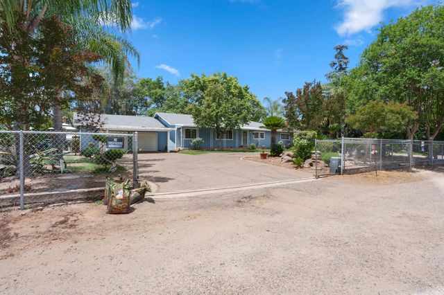 10365 E Bullard Avenue, Clovis, CA 93619