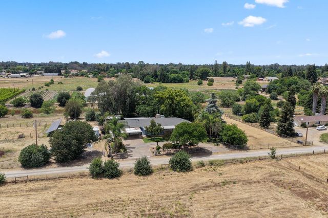 10365 E Bullard Avenue, Clovis, CA 93619
