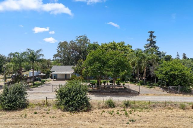 10365 E Bullard Avenue, Clovis, CA 93619