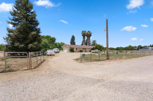 10365 E Bullard Avenue, Clovis, CA 93619