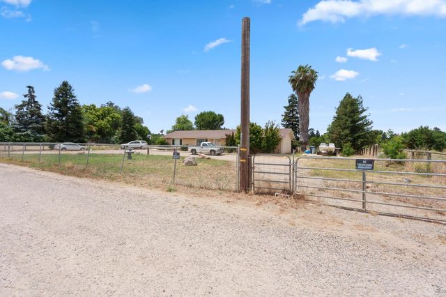 10365 E Bullard Avenue, Clovis, CA 93619
