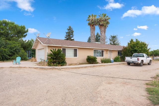 10365 E Bullard Avenue, Clovis, CA 93619
