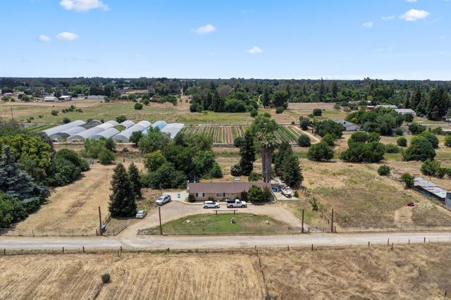 10365 E Bullard Avenue, Clovis, CA 93619
